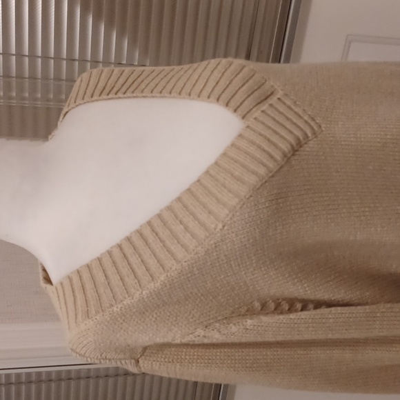 $4 Add-on Beige Knit Half-Sleeve V-Neck Sweater - Size 2X - Picture 2 of 7